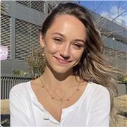 Estudiante francesa en España que desea enseñar su lengua materna